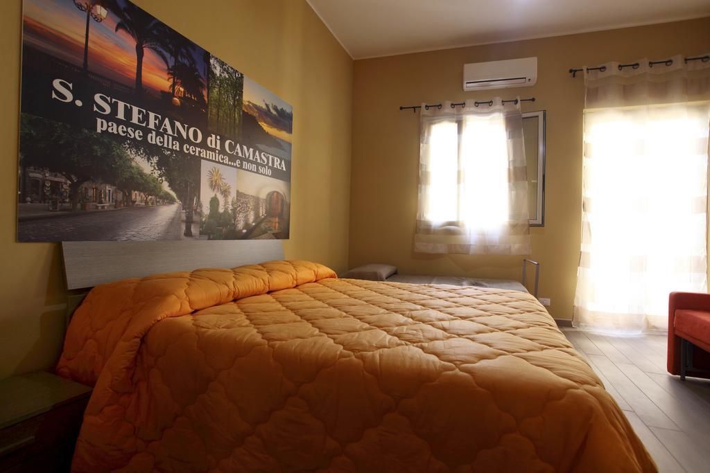 B&B La Grande Mela Santo Stefano di Camastra Oda fotoğraf